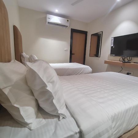 Hotel Blueearth Vizianagaram Eksteriør bilde