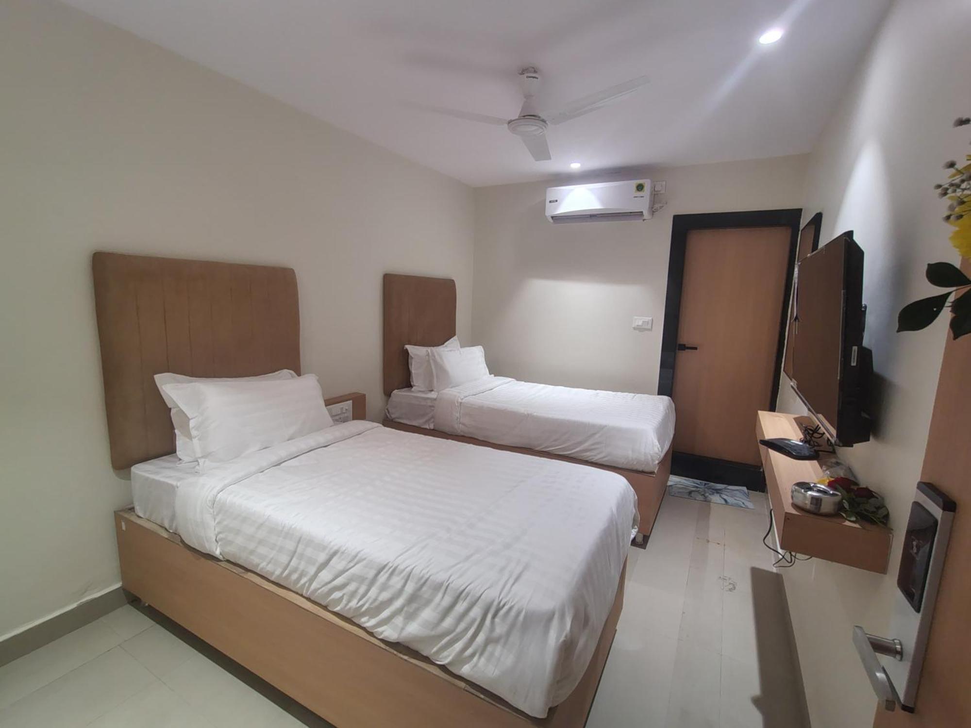 Hotel Blueearth Vizianagaram Eksteriør bilde